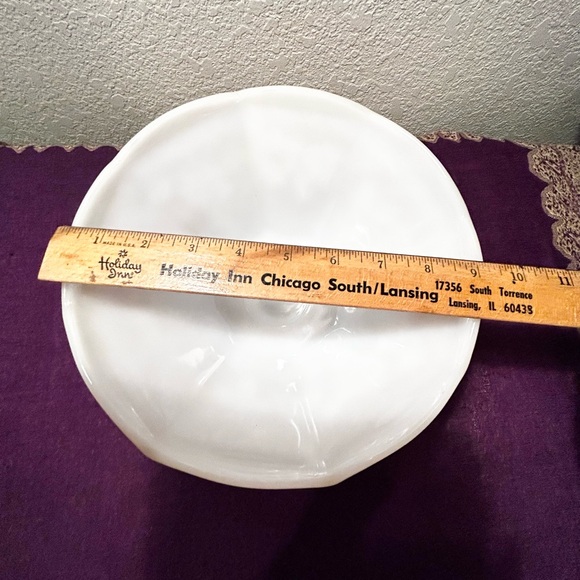 VINTAGE ANCHOR HOCKING PANELED FOOTED GRAPEVINE WHITE MILK GLASS BOWL DISH - Picture 5 of 6